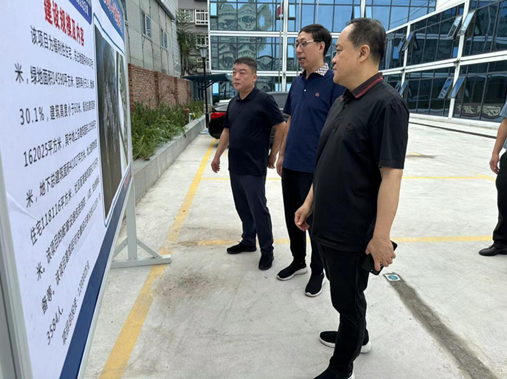 瓦力棋牌(中国)党委委员、副总经理张岩到孙八砦城中村改造项目调研项目建设工作