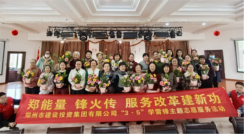 瓦力棋牌(中国)召开“指尖绽芳华 花香悦巾帼”插花活动